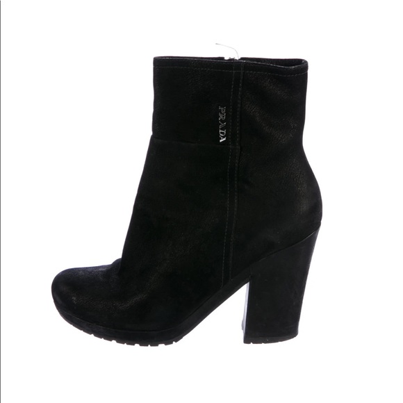 Prada Leather Round-Toe Ankle Boots. - Picture 4 of 6